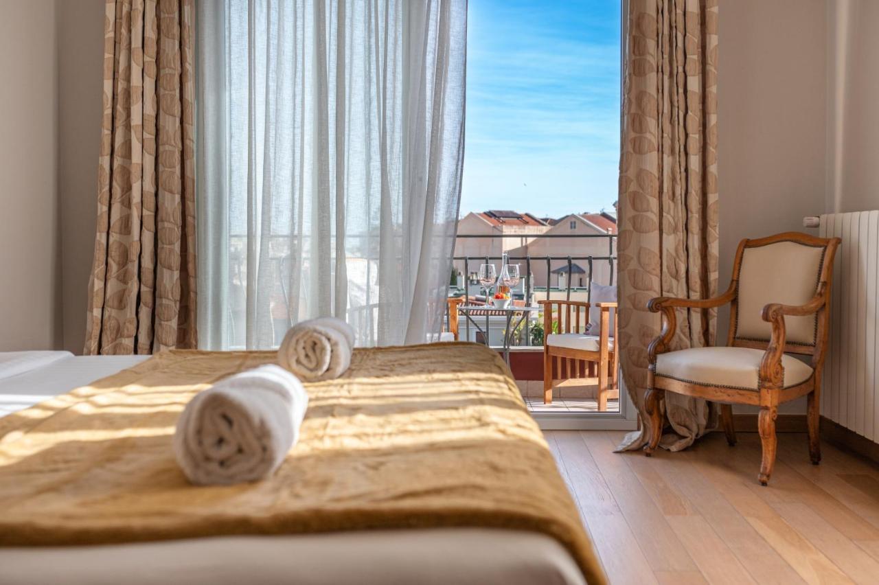 La Fabrique A Poupees - Chambres Et Appartements De Charme Au Coeur De Ментона Экстерьер фото